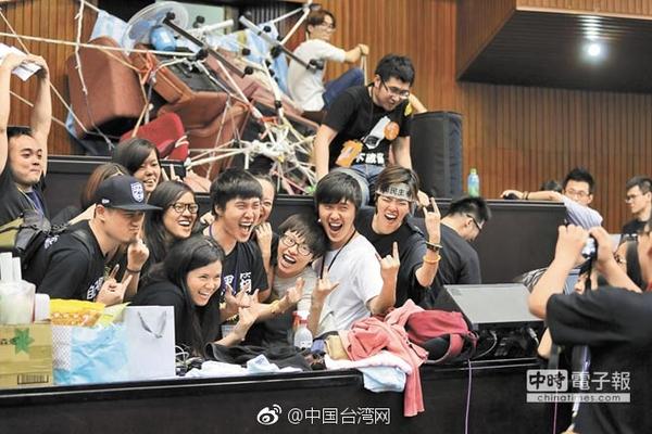 【成人國產精品】海南三亞:蜈支洲島景區游人如織